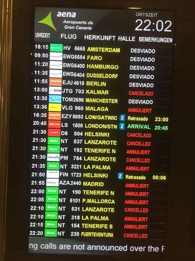 Pantalla informativa de los vuelos en el Aeropuerto de Gran Canaria (Foto TA)
